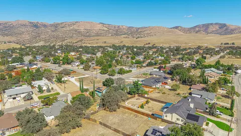 View/Area - 19809 Meadows Rd, Tehachapi, CA 93561 photo 12 of 13