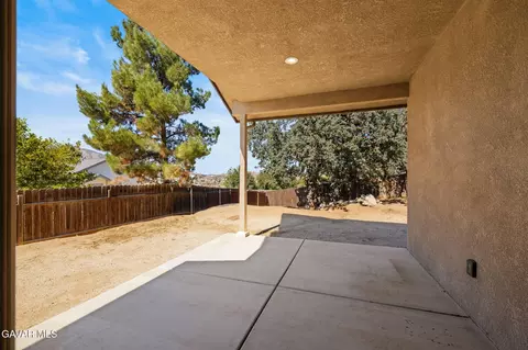 Exterior - 19809 Meadows Rd, Tehachapi, CA 93561 photo 6 of 11