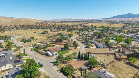 View/Area - 19809 Meadows Rd, Tehachapi, CA 93561 photo 11 of 13