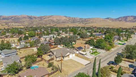 View/Area - 19809 Meadows Rd, Tehachapi, CA 93561 photo 1 of 13