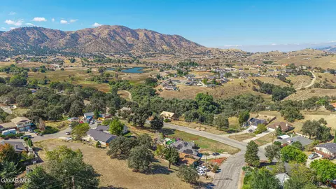 View/Area - 19809 Meadows Rd, Tehachapi, CA 93561 photo 8 of 13