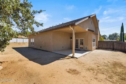 Exterior - 19809 Meadows Rd, Tehachapi, CA 93561 photo 7 of 11