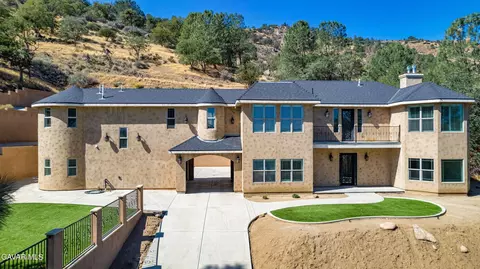 21824 Sunnybrook Dr, Tehachapi, CA 93561