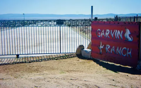 10700 Backus Rd, Rosamond, CA 93560 photo 2