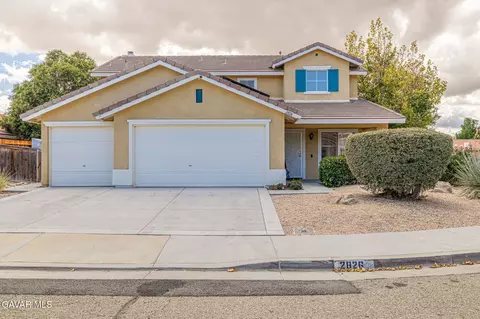 2826 Lingard St W, Lancaster, CA 93536