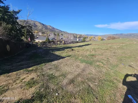 20916 Hacienda Dr, Tehachapi, CA 93561 photo 6