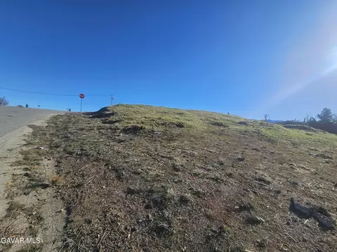 20916 Hacienda Dr, Tehachapi, CA 93561 photo 8