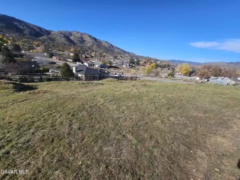 20916 Hacienda Dr, Tehachapi, CA 93561 photo 5