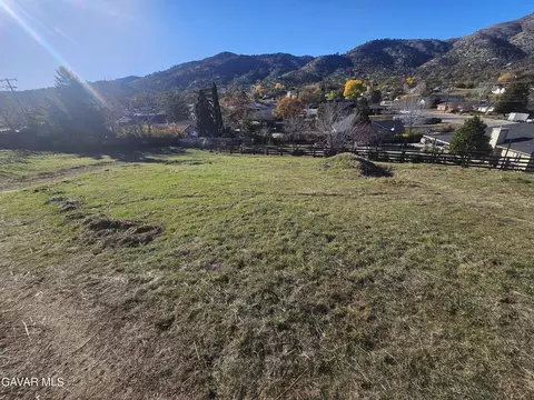 20916 Hacienda Dr, Tehachapi, CA 93561 photo 9