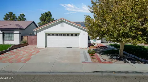 6045 Avenue J3 W, Lancaster, CA 93536