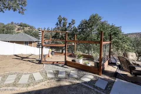 Exterior - 22311 Zurich Dr, Tehachapi, CA 93561 photo 4 of 10