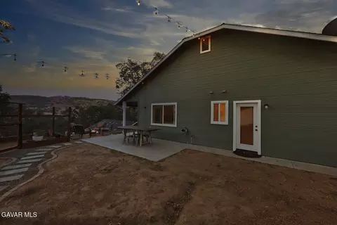Exterior - 22311 Zurich Dr, Tehachapi, CA 93561 photo 9 of 10