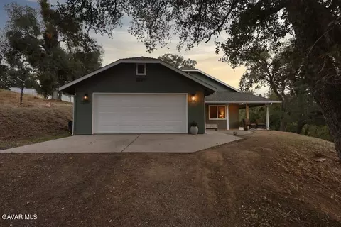 Exterior - 22311 Zurich Dr, Tehachapi, CA 93561 photo 8 of 10