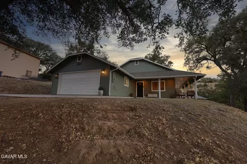 Exterior - 22311 Zurich Dr, Tehachapi, CA 93561 photo 6 of 10