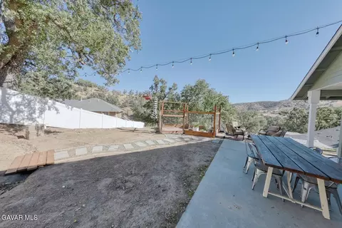 Exterior - 22311 Zurich Dr, Tehachapi, CA 93561 photo 3 of 10