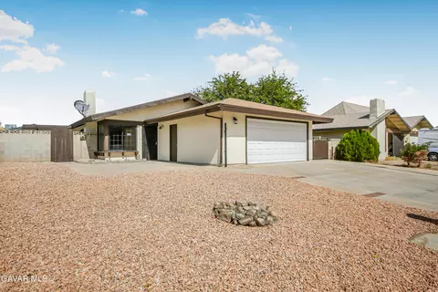 817 Landsford St, Lancaster, CA 93535