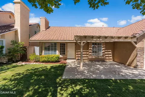 Exterior - 37537 Sabal Ct, Palmdale, CA 93552 photo 5 of 10
