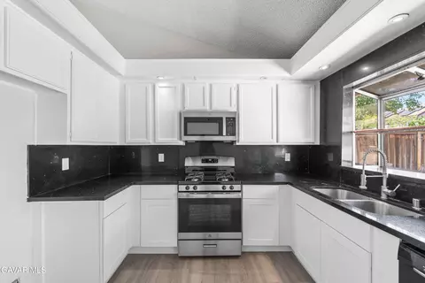 Kitchen - 37537 Sabal Ct, Palmdale, CA 93552 photo 2 of 3