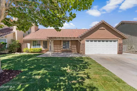 Exterior - 37537 Sabal Ct, Palmdale, CA 93552 photo 3 of 10