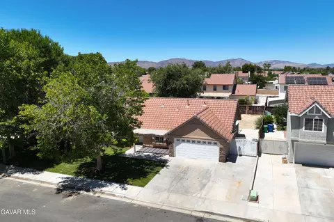 View/Area - 37537 Sabal Ct, Palmdale, CA 93552 photo 4 of 5