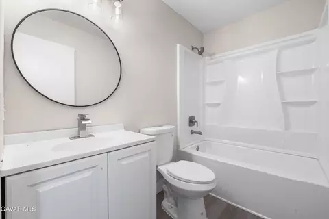 Bath - 37537 Sabal Ct, Palmdale, CA 93552 photo 1 of 3