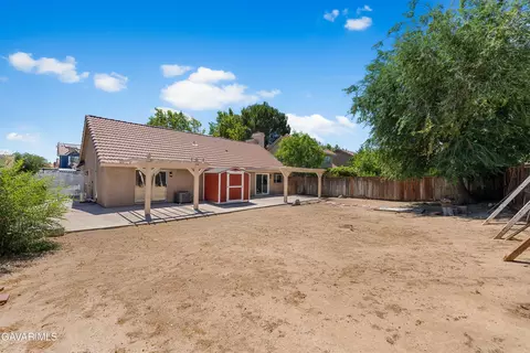 Exterior - 37537 Sabal Ct, Palmdale, CA 93552 photo 8 of 10