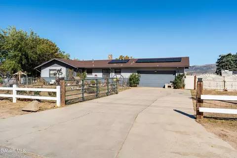 19569 Cherry Ln, Tehachapi, CA 93561