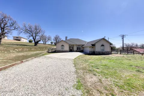 Exterior - 24500 Jacaranda Dr, Tehachapi, CA 93561 photo 2 of 8