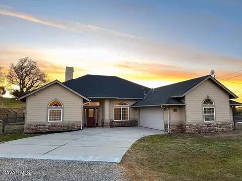 24500 Jacaranda Dr, Tehachapi, CA 93561