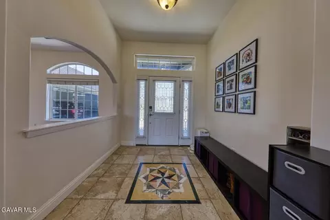 Entry Way - 24500 Jacaranda Dr, Tehachapi, CA 93561 photo 1 of 2