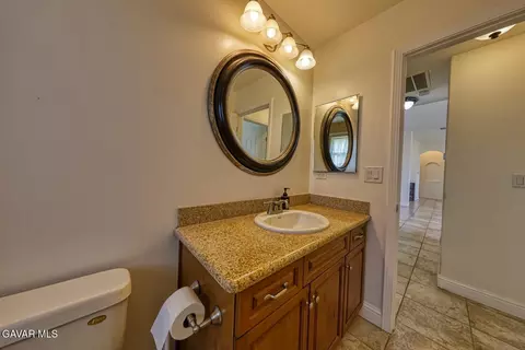 Bath - 24500 Jacaranda Dr, Tehachapi, CA 93561 photo 5 of 5