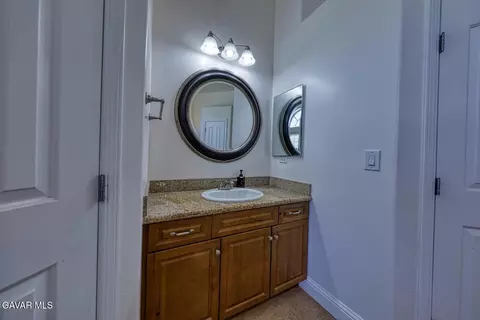 Bath - 24500 Jacaranda Dr, Tehachapi, CA 93561 photo 1 of 5