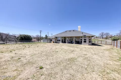 Exterior - 24500 Jacaranda Dr, Tehachapi, CA 93561 photo 6 of 8