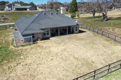 Exterior - 24500 Jacaranda Dr, Tehachapi, CA 93561 photo 8 of 8