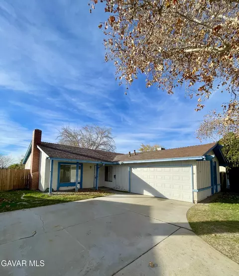 44215 Hanstead Ave, Lancaster, CA 93535