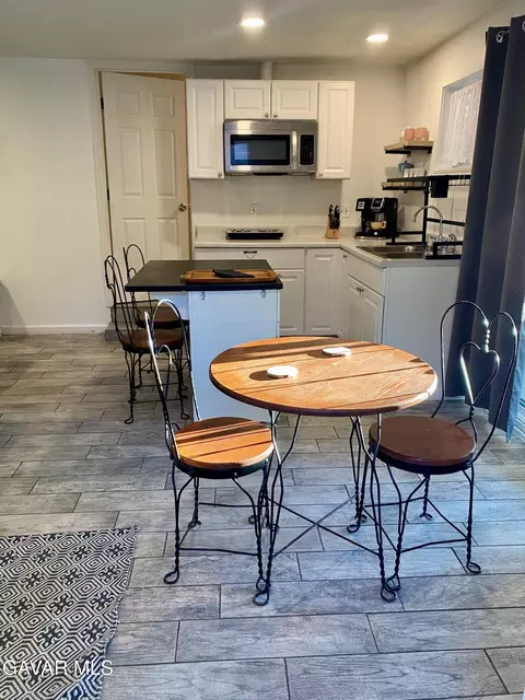 Kitchen - 44135 Gingham Ave, Lancaster, CA 93535 photo 5 of 6