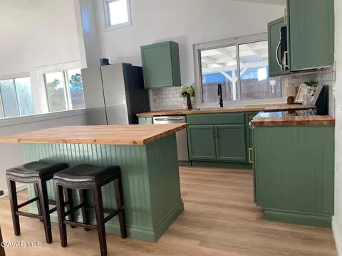 Kitchen - 44135 Gingham Ave, Lancaster, CA 93535 photo 4 of 6