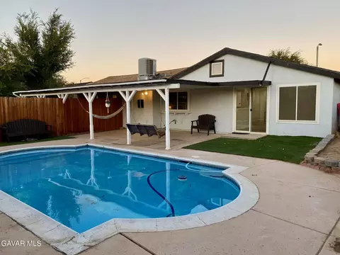 44135 Gingham Ave, Lancaster, CA 93535