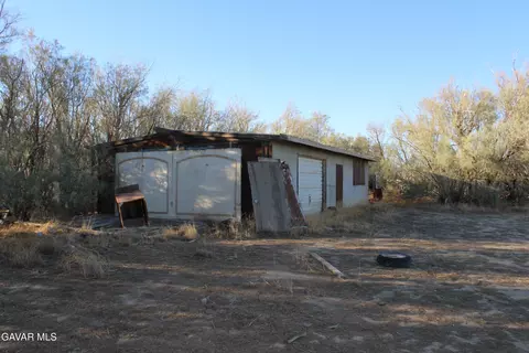 9485 Elberta St, Mojave, CA 93501 photo 5
