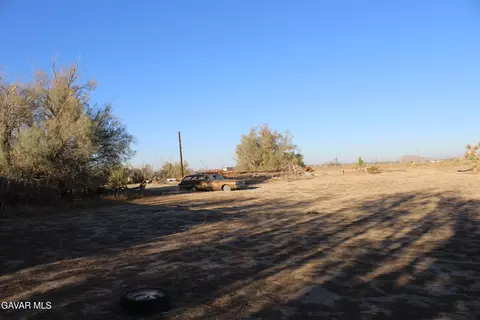 9485 Elberta St, Mojave, CA 93501 photo 3