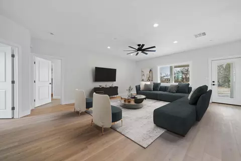 Living - 21500 Mountain Dr, Tehachapi, CA 93561 photo 1 of 1