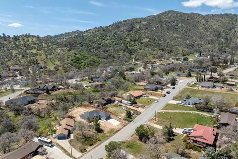 View/Area - 21500 Mountain Dr, Tehachapi, CA 93561 photo 5 of 5