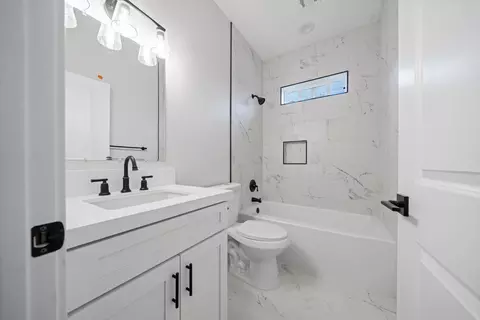 Bath - 21500 Mountain Dr, Tehachapi, CA 93561 photo 2 of 4