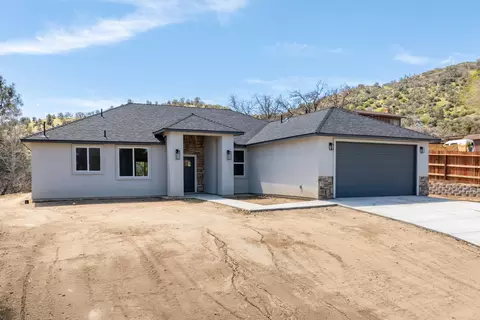 Exterior - 21500 Mountain Dr, Tehachapi, CA 93561 photo 2 of 3