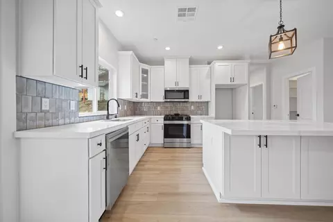 Kitchen - 21500 Mountain Dr, Tehachapi, CA 93561 photo 1 of 1