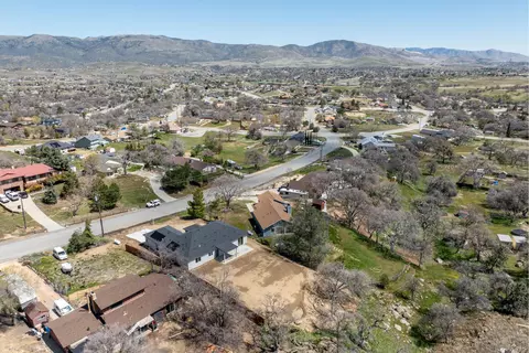 View/Area - 21500 Mountain Dr, Tehachapi, CA 93561 photo 4 of 5