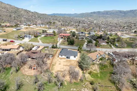 View/Area - 21500 Mountain Dr, Tehachapi, CA 93561 photo 3 of 5