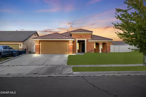 1016 Canyon Dr W, Tehachapi, CA 93561