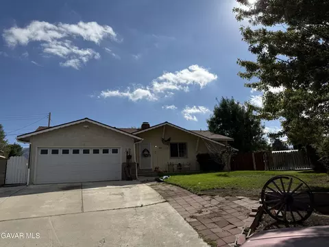 Exterior - 919 Golden West Ct, Tehachapi, CA 93561 photo 2 of 7