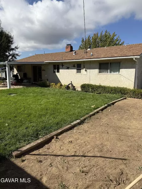 Exterior - 919 Golden West Ct, Tehachapi, CA 93561 photo 5 of 7